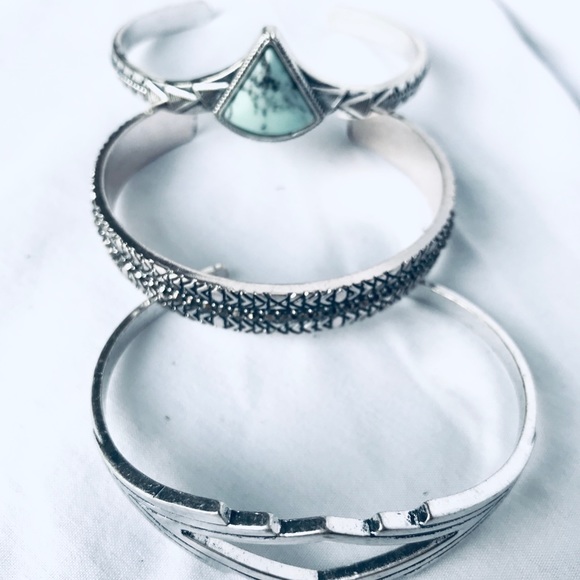 Bracelets - Picture 2 of 5